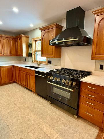 17 Woodland Hills Drive, Morrisonville, NY 12962