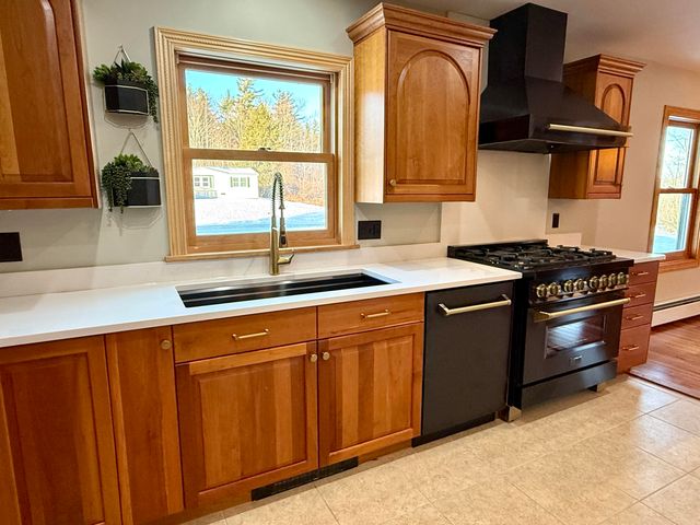 17 Woodland Hills Drive, Morrisonville, NY 12962