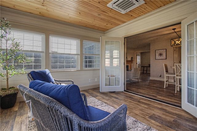 102 Sycamore Ln, N Franklin Twp, PA 15301