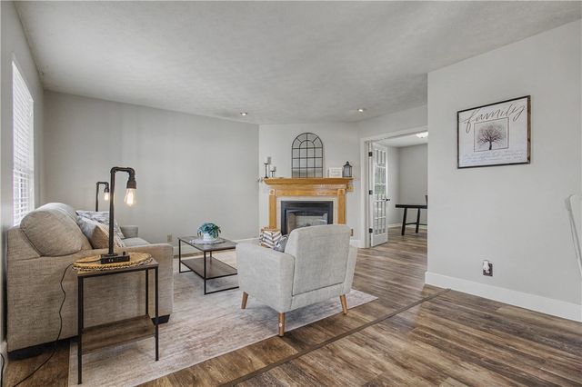 102 Sycamore Ln, N Franklin Twp, PA 15301