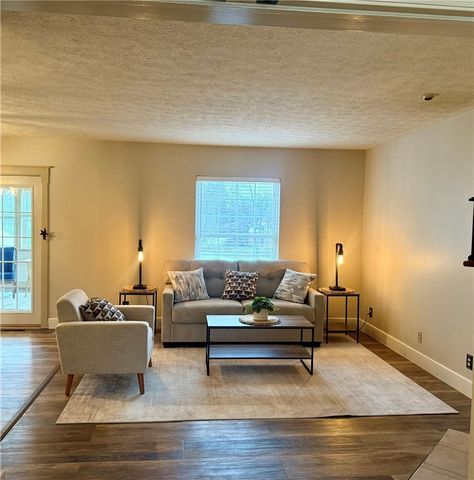 102 Sycamore Ln, N Franklin Twp, PA 15301