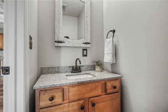 102 Sycamore Ln, N Franklin Twp, PA 15301