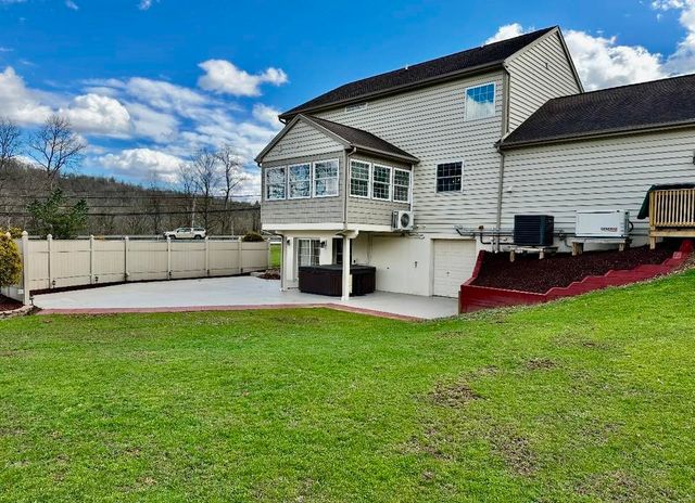 102 Sycamore Ln, N Franklin Twp, PA 15301