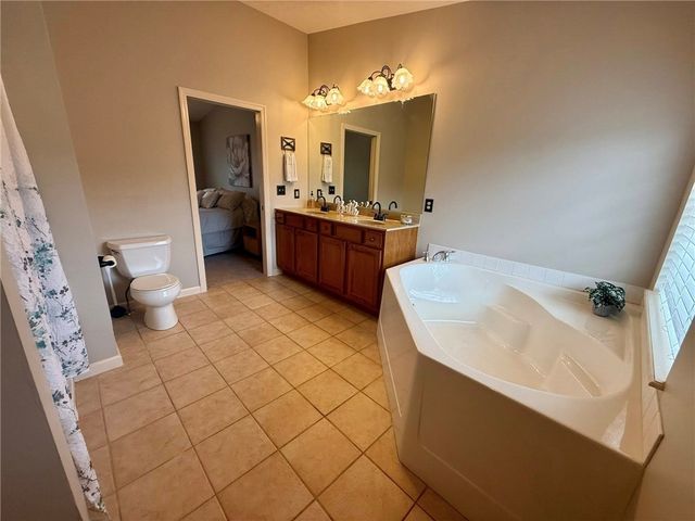 102 Sycamore Ln, N Franklin Twp, PA 15301