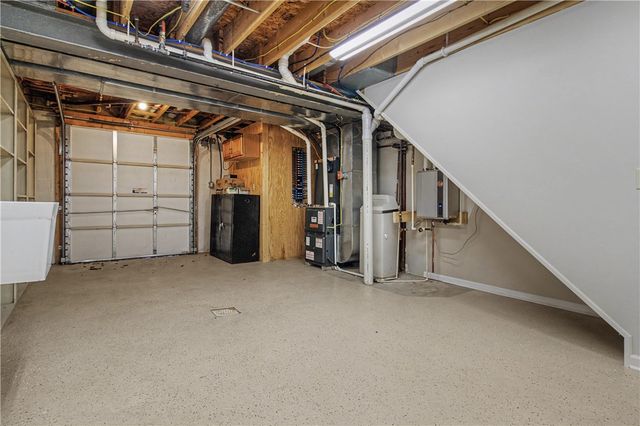 102 Sycamore Ln, N Franklin Twp, PA 15301