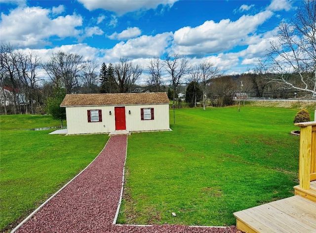 102 Sycamore Ln, N Franklin Twp, PA 15301