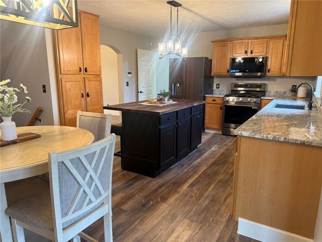 102 Sycamore Ln, N Franklin Twp, PA 15301