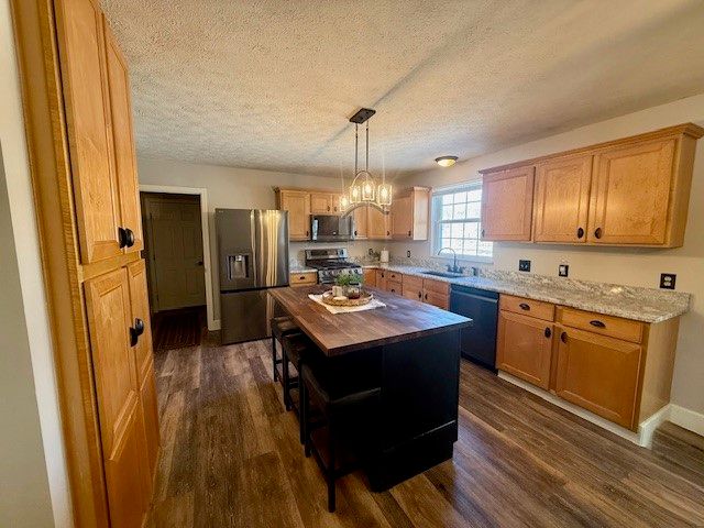 102 Sycamore Ln, N Franklin Twp, PA 15301