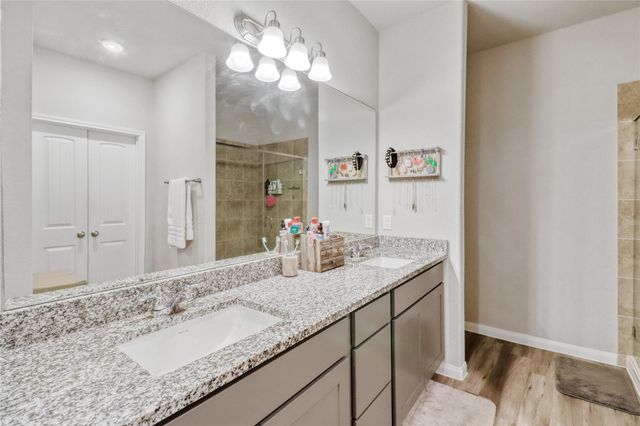 2163 Twin Lakes Boulevard, West Columbia, TX 77486