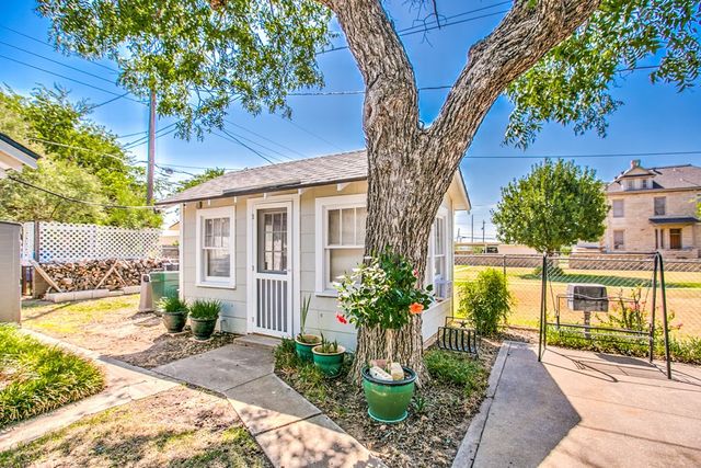 308 5th Street, Ballinger, TX 76821