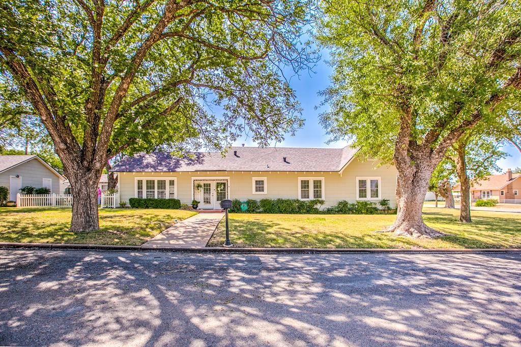 308 5th Street, Ballinger, TX 76821