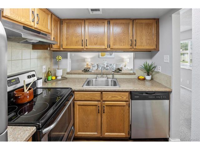 1250 S Monaco Pkwy 50, Denver, CO 80224