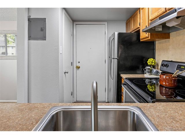 1250 S Monaco Pkwy 50, Denver, CO 80224