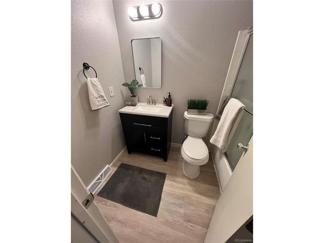 1250 S Monaco Pkwy 50, Denver, CO 80224