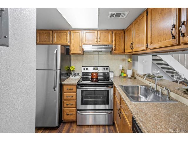 1250 S Monaco Pkwy 50, Denver, CO 80224