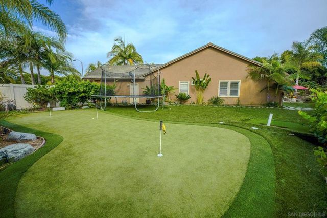 2889 Camden Dr, Vista, CA 92081