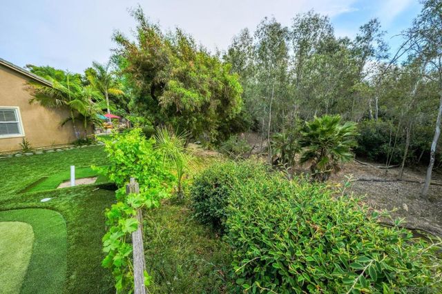 2889 Camden Dr, Vista, CA 92081
