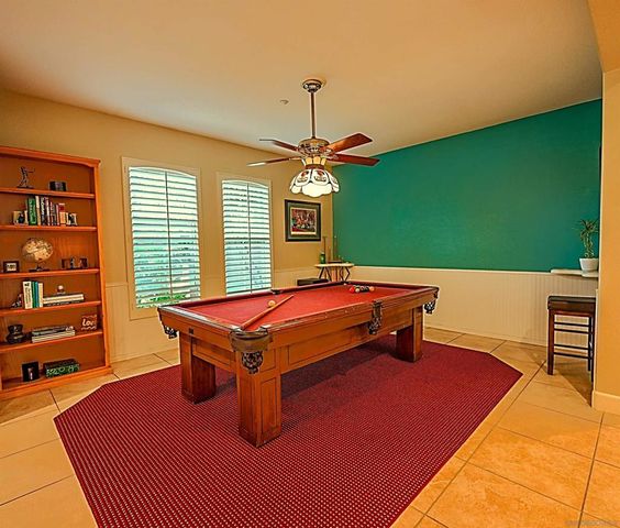 2889 Camden Dr, Vista, CA 92081