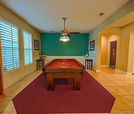 2889 Camden Dr, Vista, CA 92081