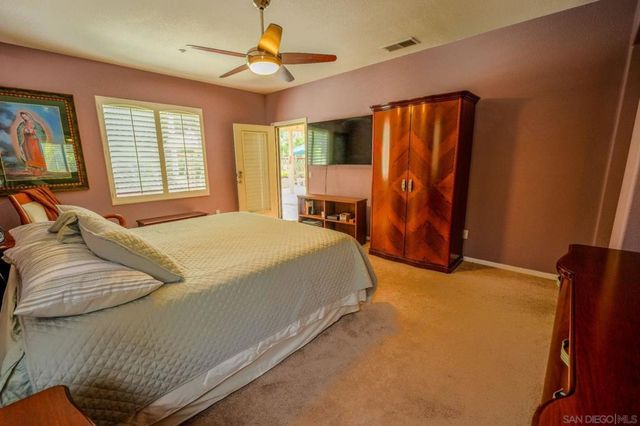 2889 Camden Dr, Vista, CA 92081