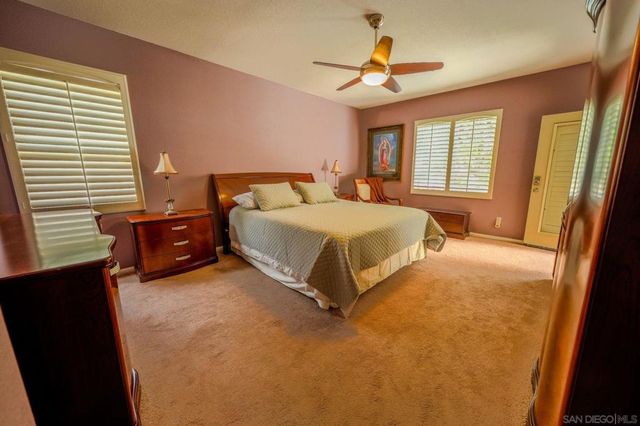 2889 Camden Dr, Vista, CA 92081