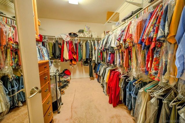 2889 Camden Dr, Vista, CA 92081