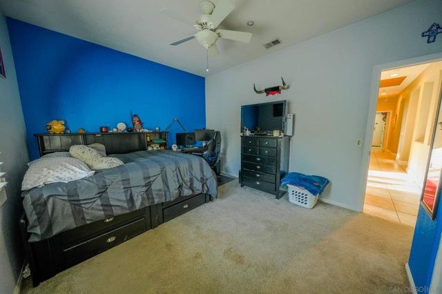 2889 Camden Dr, Vista, CA 92081