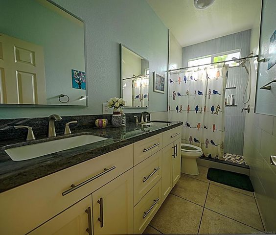 2889 Camden Dr, Vista, CA 92081