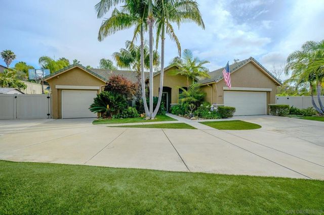2889 Camden Dr, Vista, CA 92081