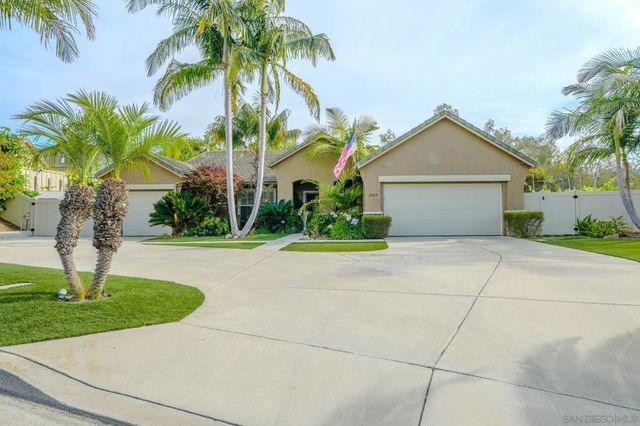 2889 Camden Dr, Vista, CA 92081