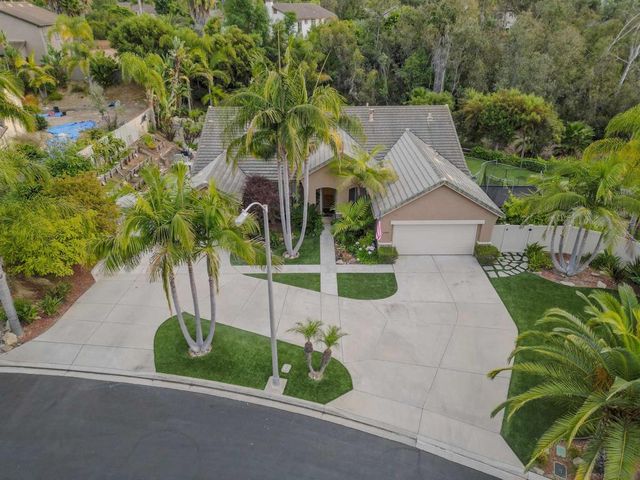 2889 Camden Dr, Vista, CA 92081