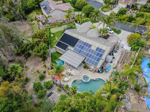 2889 Camden Dr, Vista, CA 92081