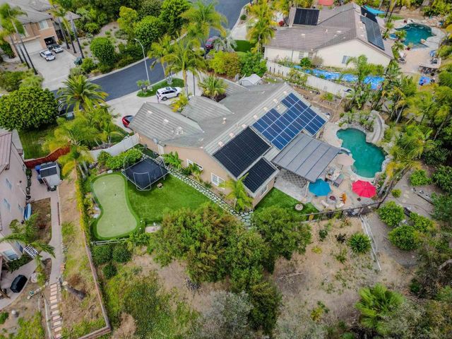 2889 Camden Dr, Vista, CA 92081