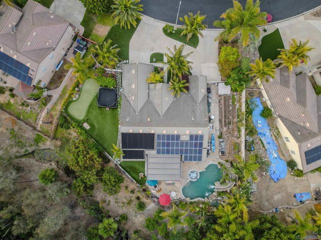 2889 Camden Dr, Vista, CA 92081