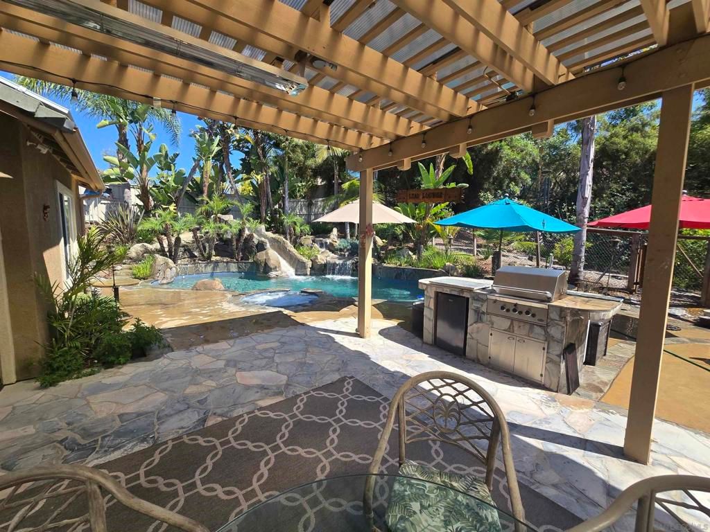 2889 Camden Dr, Vista, CA 92081