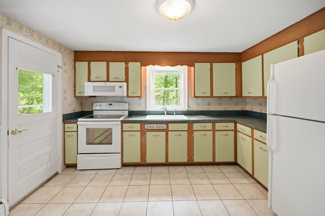 7 Fran Avenue, Plaistow, NH 03865