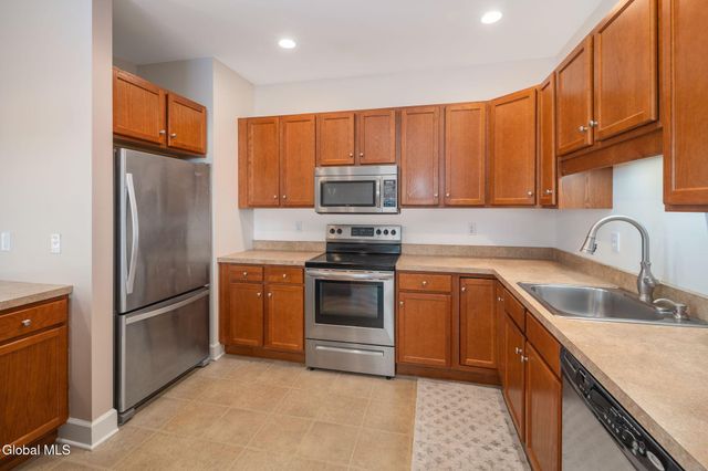 73 Saratoga Road APT 15, Glenville, NY 12302