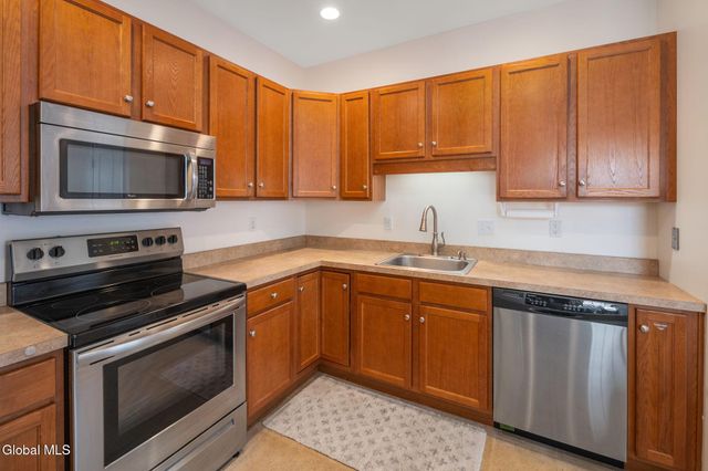 73 Saratoga Road APT 15, Glenville, NY 12302