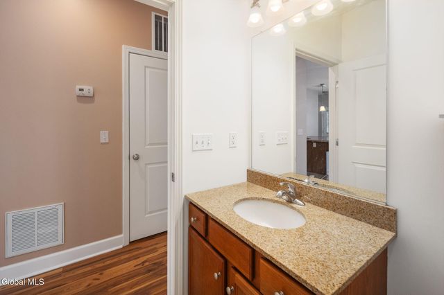 73 Saratoga Road APT 15, Glenville, NY 12302