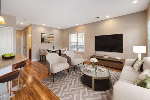 73 Saratoga Road APT 15, Glenville, NY 12302