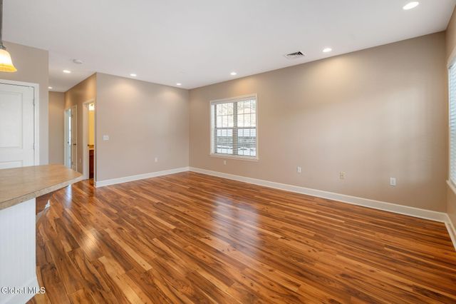 73 Saratoga Road APT 15, Glenville, NY 12302