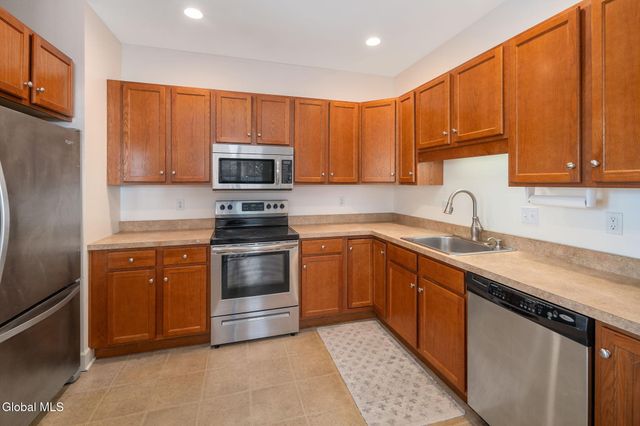 73 Saratoga Road APT 15, Glenville, NY 12302