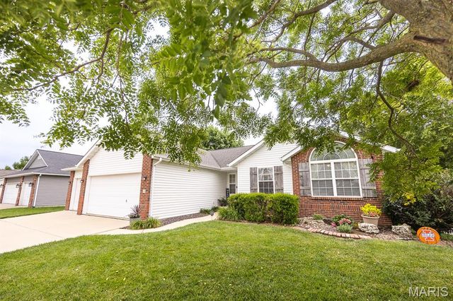 98 Stonebrooke, Troy, IL 62294