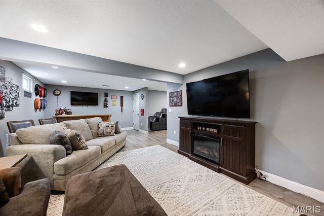 98 Stonebrooke, Troy, IL 62294