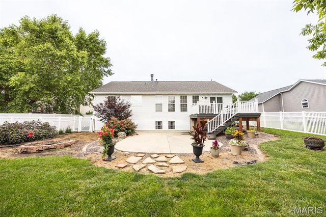 98 Stonebrooke, Troy, IL 62294