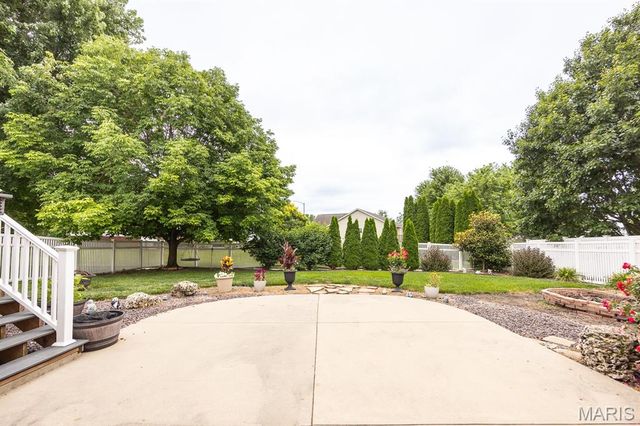 98 Stonebrooke, Troy, IL 62294