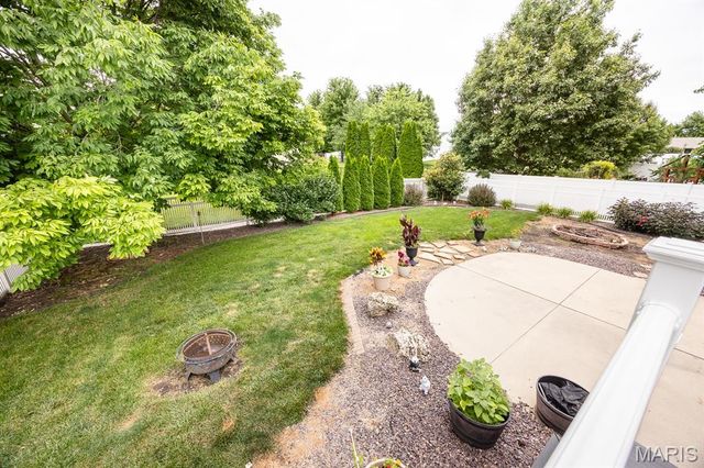 98 Stonebrooke, Troy, IL 62294