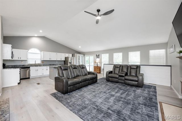 98 Stonebrooke, Troy, IL 62294