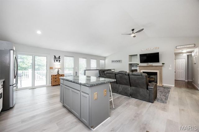 98 Stonebrooke, Troy, IL 62294