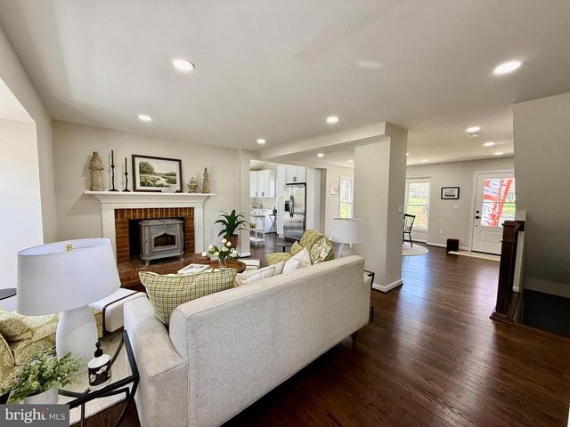 7087 WESTMORELAND DR, Warrenton, VA 20187